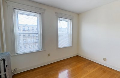 28 Queensberry Street, #10