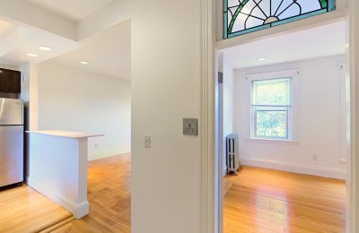 32 Queensberry Street, #12A