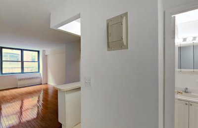210 East 22nd Street, #2H