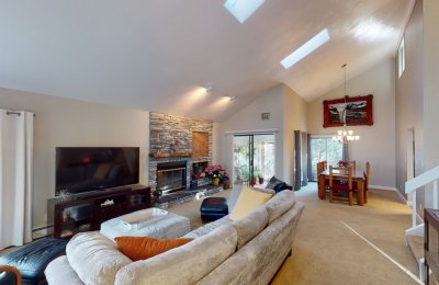 995 Point Of The Pines Drive