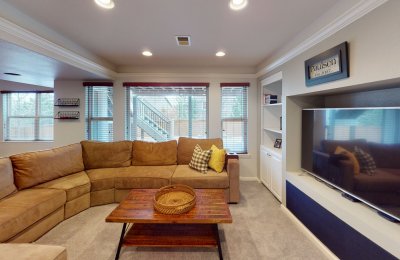 10287 Knoll Circle