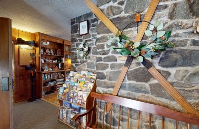 452 Cottage Club Road