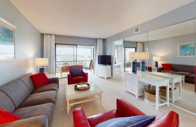 370 Northeast Edgewater Drive, #404