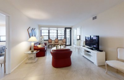 5225 Collins Avenue, #707