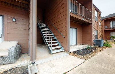 904 University Oaks Boulevard, #32