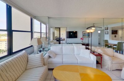 2555 Collins Avenue, #906