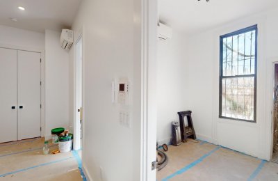 5-80 Seneca Avenue, #1